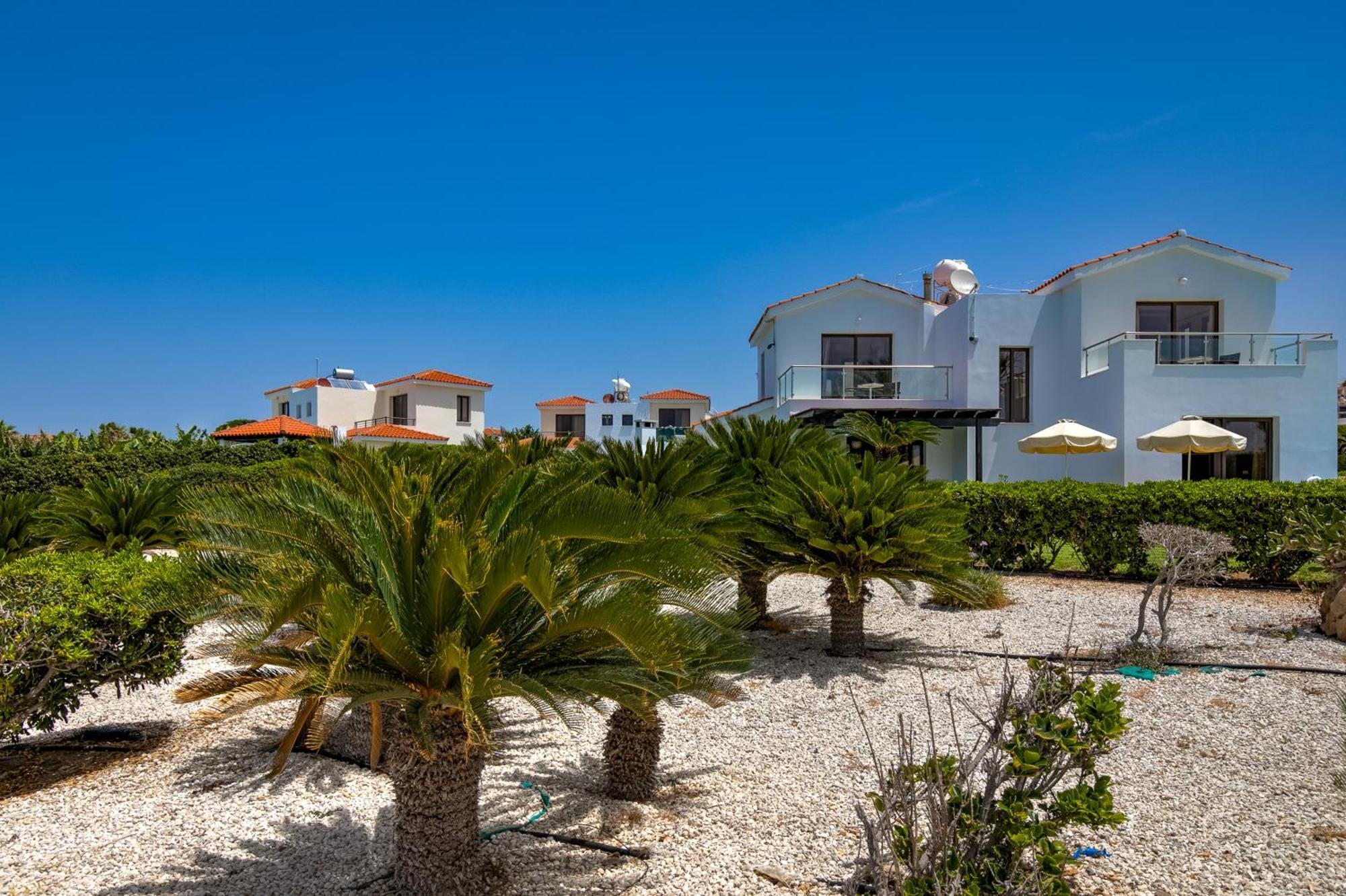 Platzia Beach Villas Пафос Екстер'єр фото