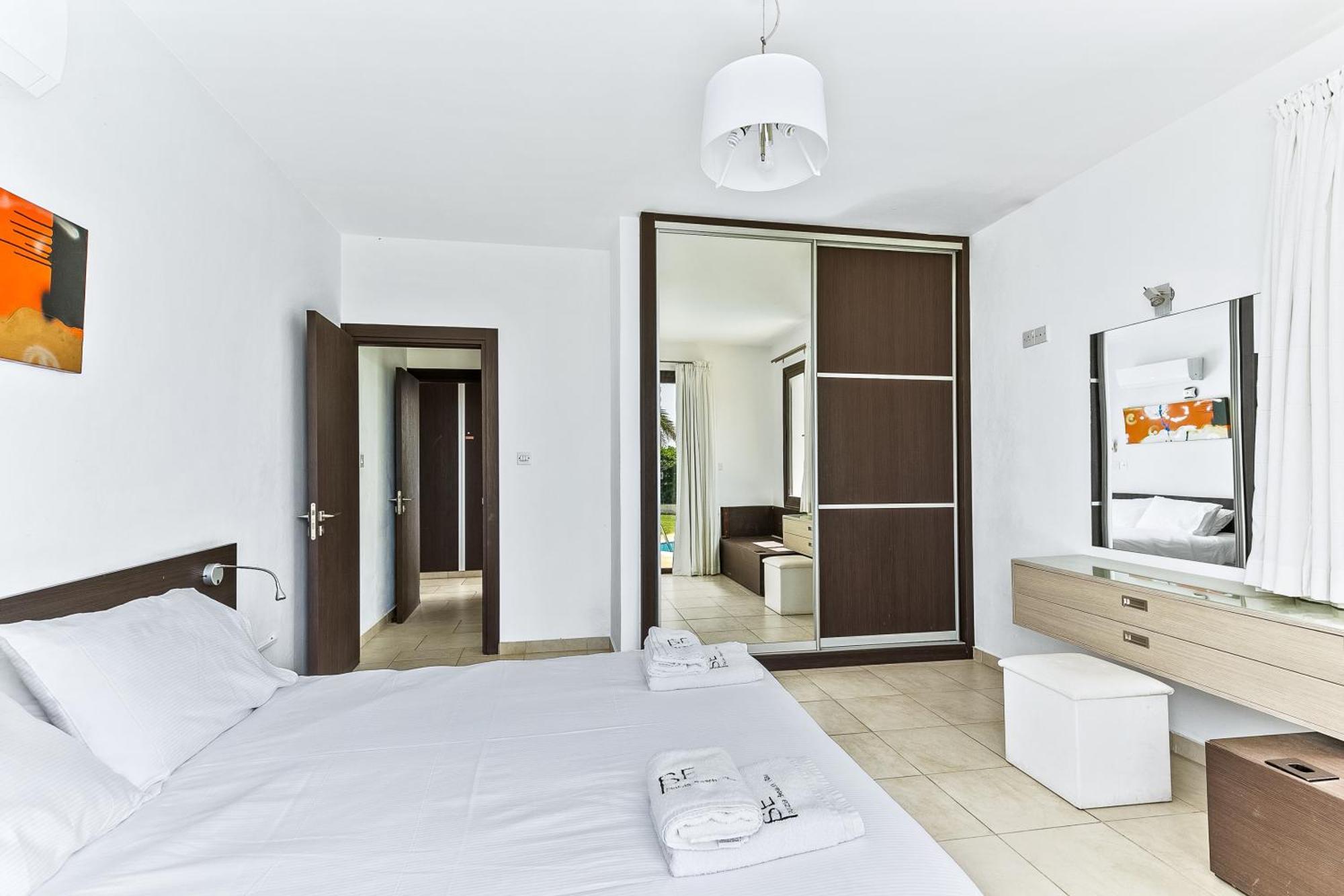 Platzia Beach Villas Пафос Екстер'єр фото