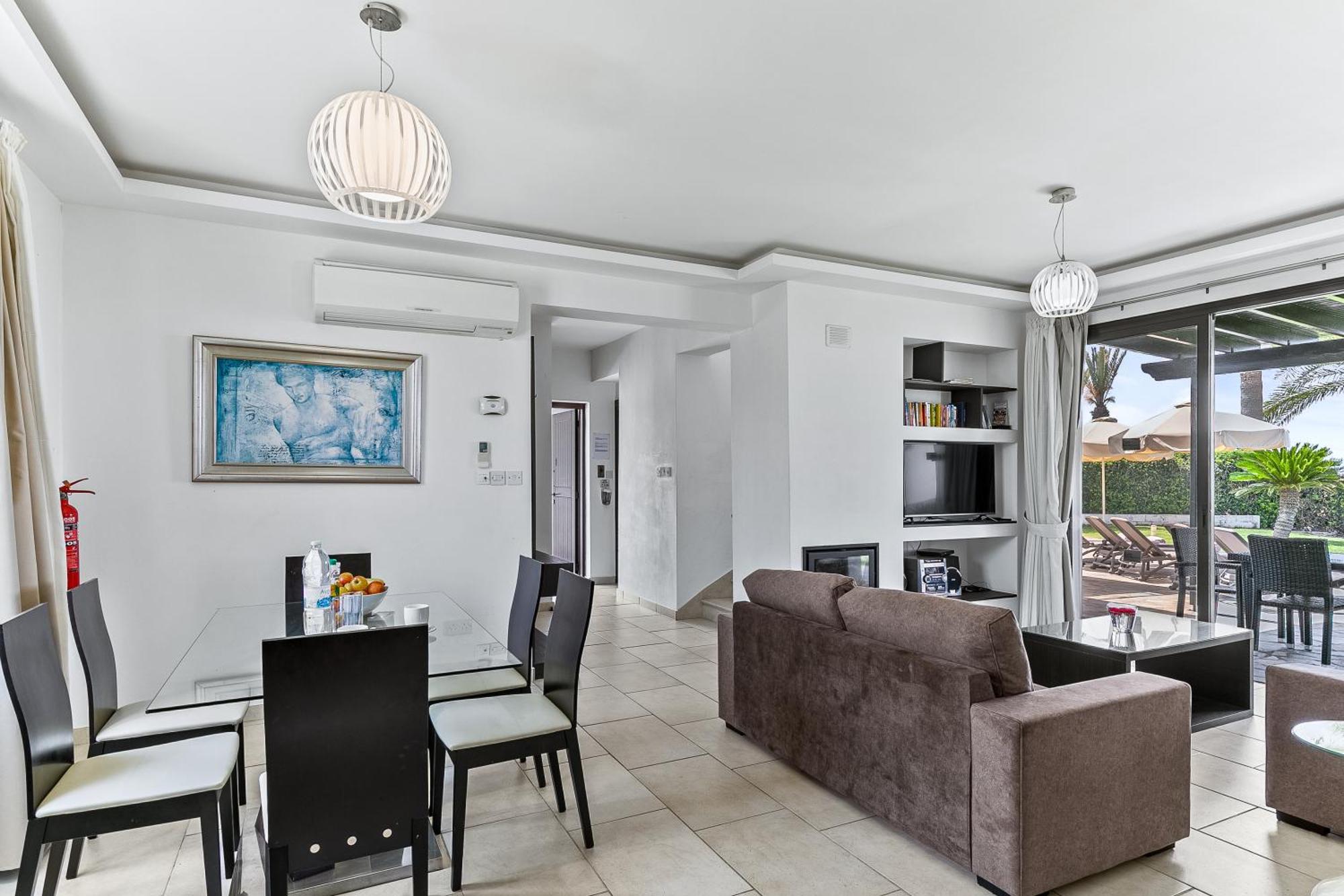Platzia Beach Villas Пафос Екстер'єр фото