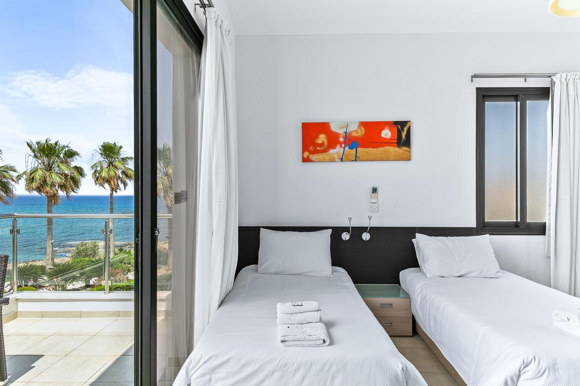 Platzia Beach Villas Пафос Екстер'єр фото