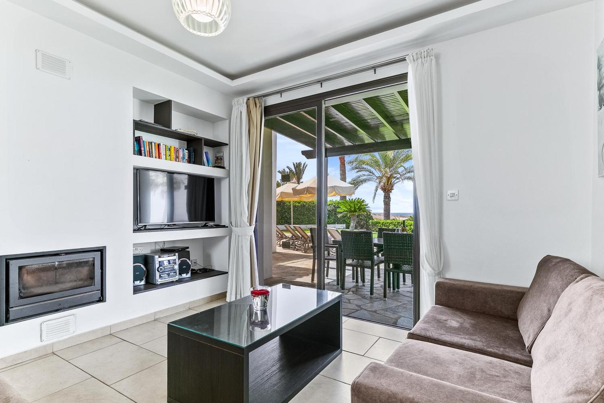 Platzia Beach Villas Пафос Екстер'єр фото