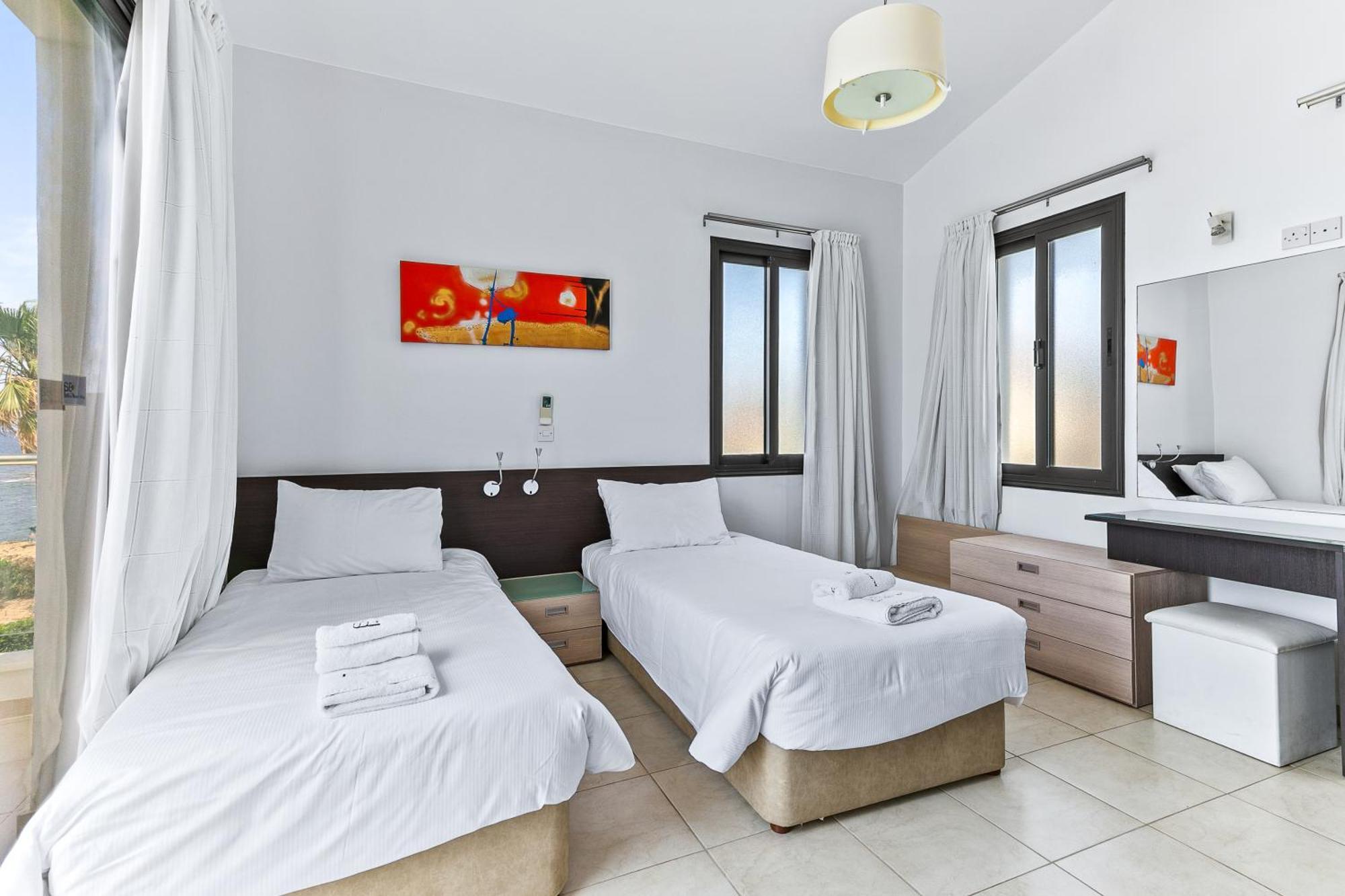 Platzia Beach Villas Пафос Екстер'єр фото