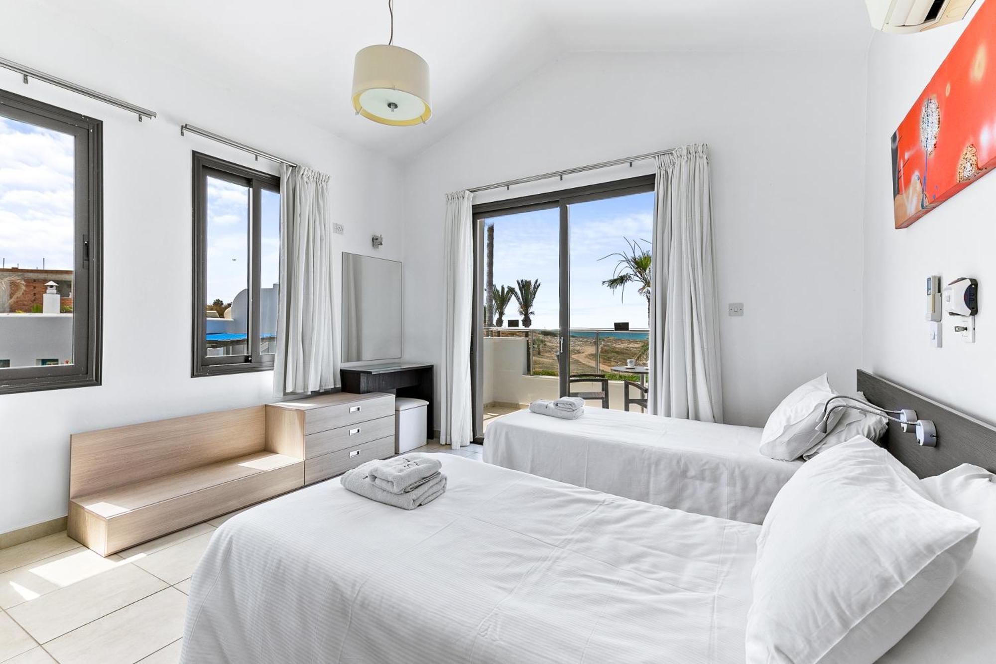 Platzia Beach Villas Пафос Екстер'єр фото