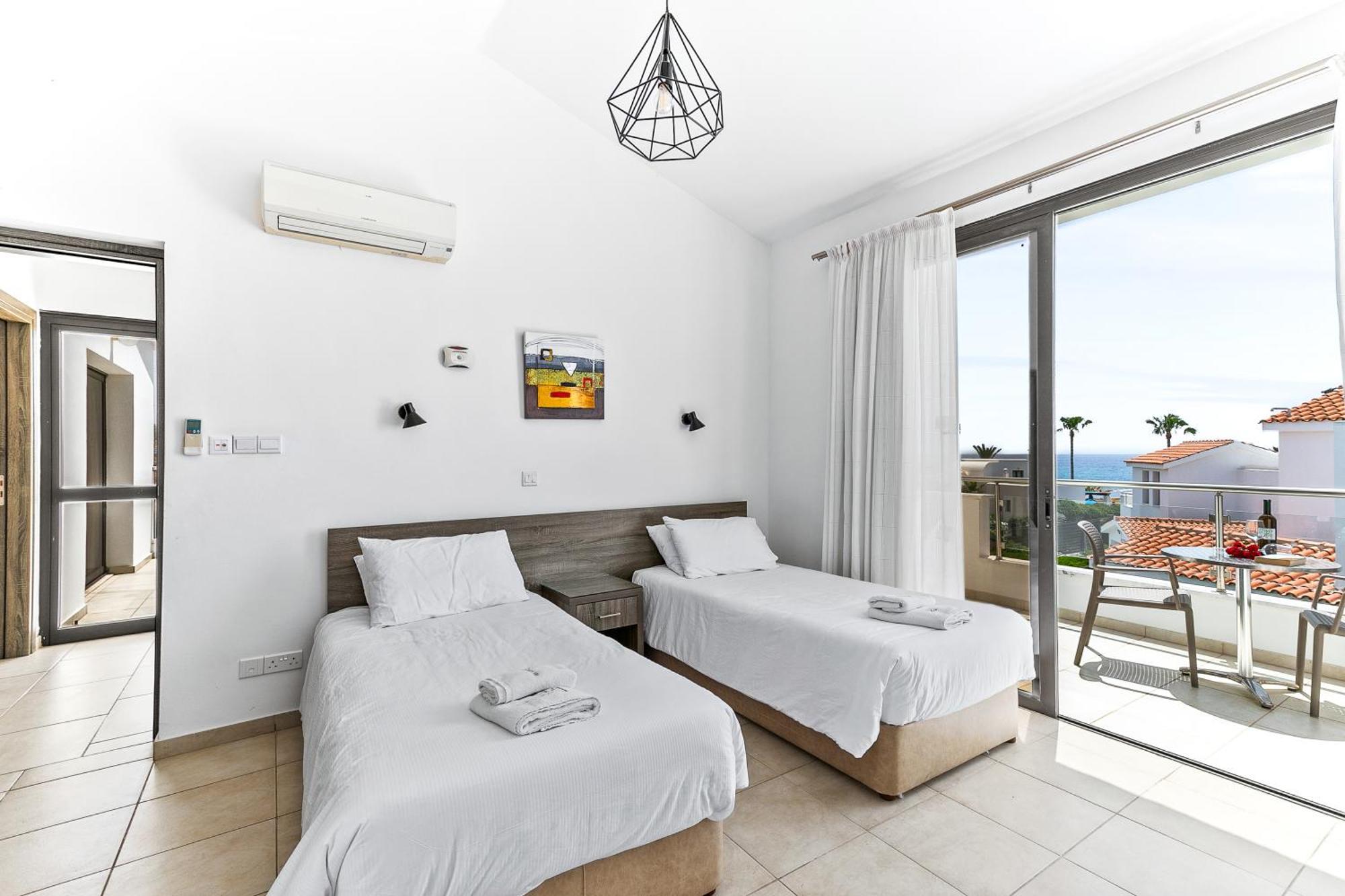 Platzia Beach Villas Пафос Екстер'єр фото