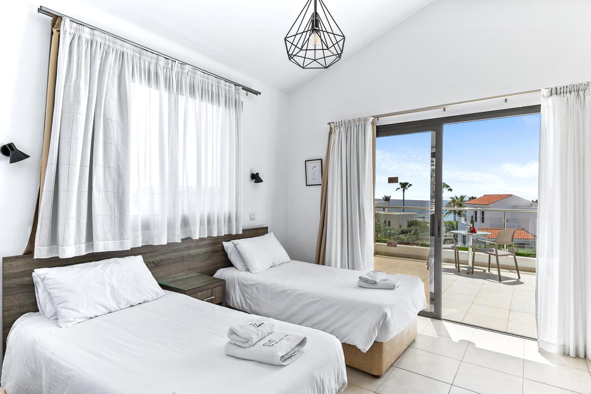 Platzia Beach Villas Пафос Екстер'єр фото
