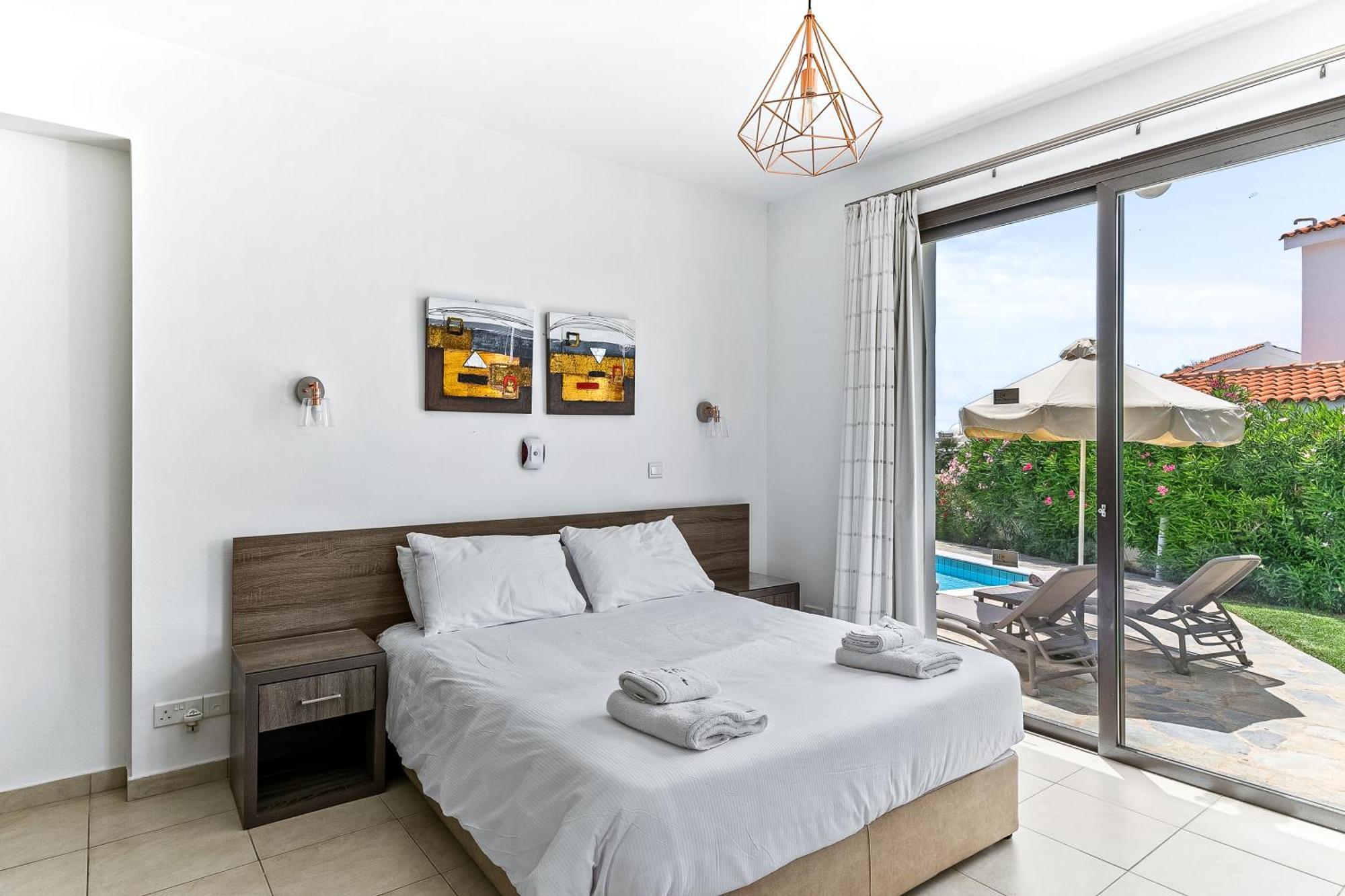 Platzia Beach Villas Пафос Екстер'єр фото