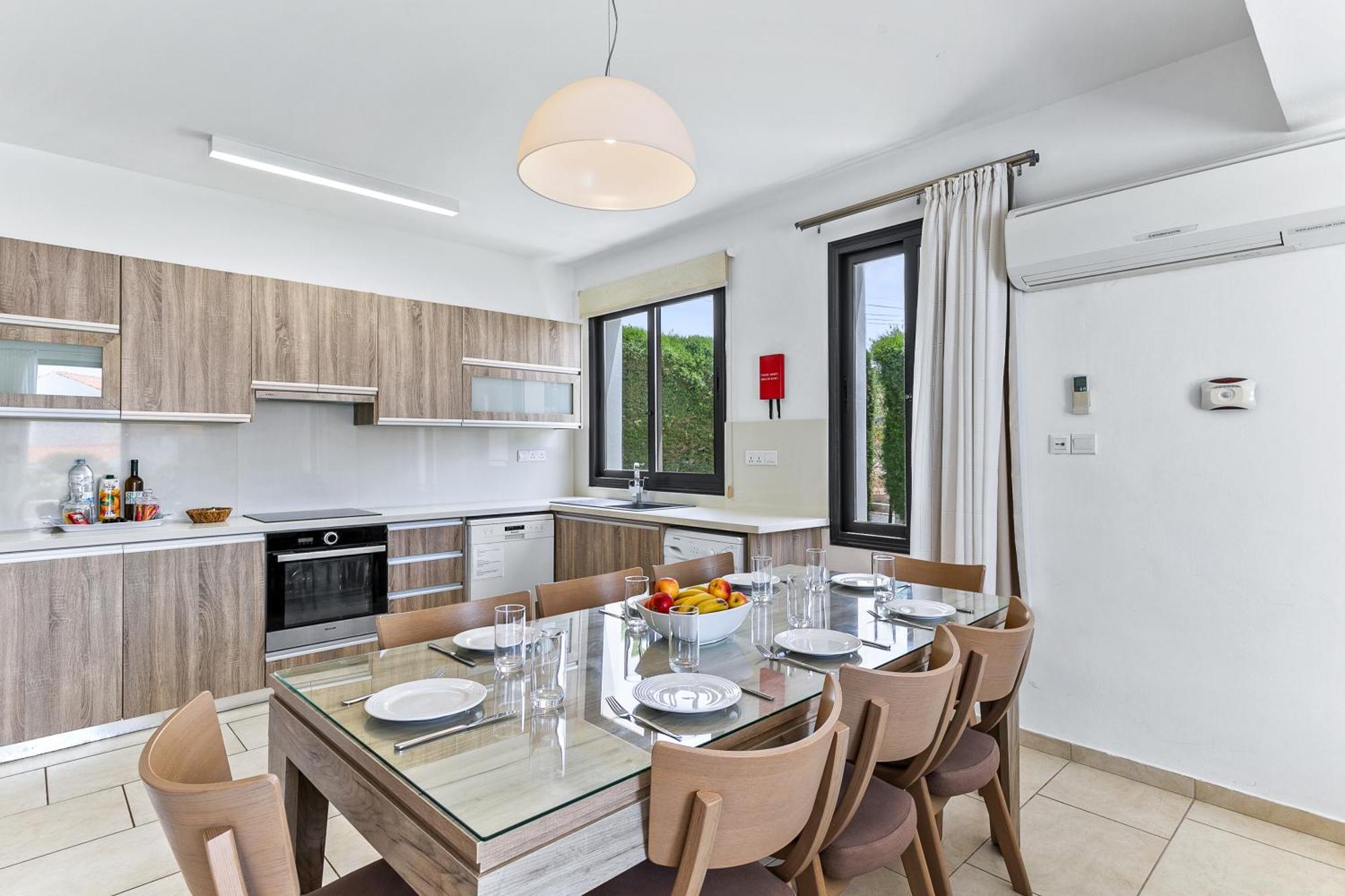 Platzia Beach Villas Пафос Екстер'єр фото