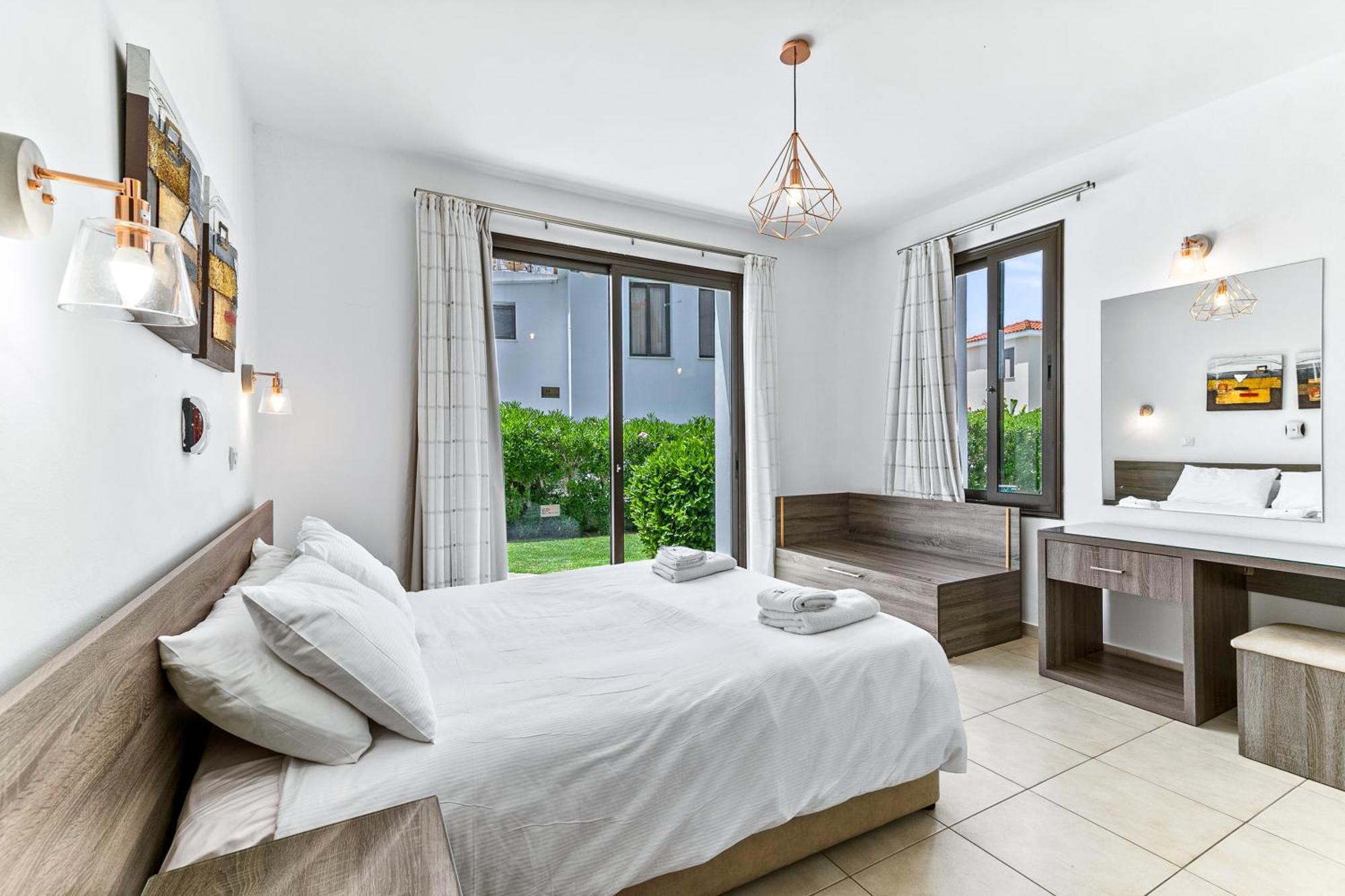 Platzia Beach Villas Пафос Екстер'єр фото