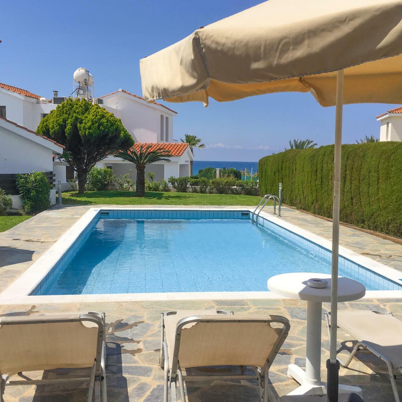 Platzia Beach Villas Пафос Екстер'єр фото